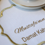 Söz Ve Nişan Için Damat Kahve Peçetesi (Kumaş Kokteyl Peçete) İsimli Damat Kahvesi (El Yazısı + Düz Yazı)